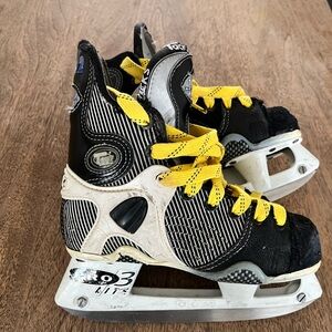 CCM youth hockey skates (size 1)